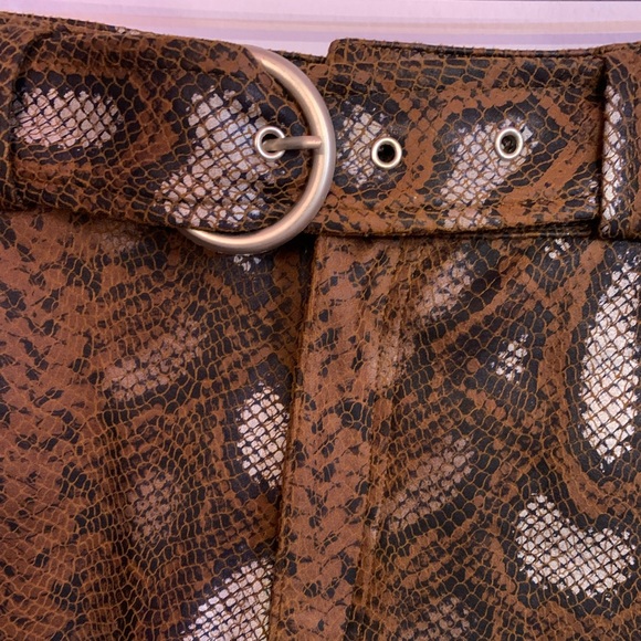 SNAKE PRINT high waist shorts - size M - Bronze/Brown - Leather Like - Picture 7 of 11